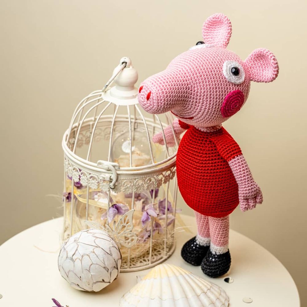 Плетени играчки на една кука -Свинка Пепa (Pepa Pig)  и Щурче
