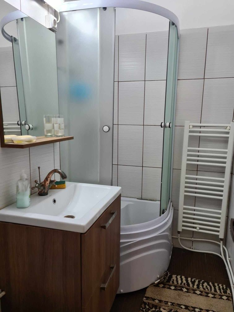 Vând apartament 2 camere în Târgu Jiu