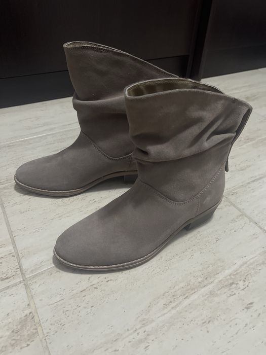 Vând ghete Lasocki din piele întoarsă,noi,marime 38.