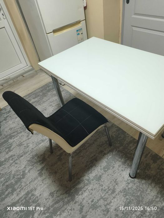 Разтегателна маса с 4 стола