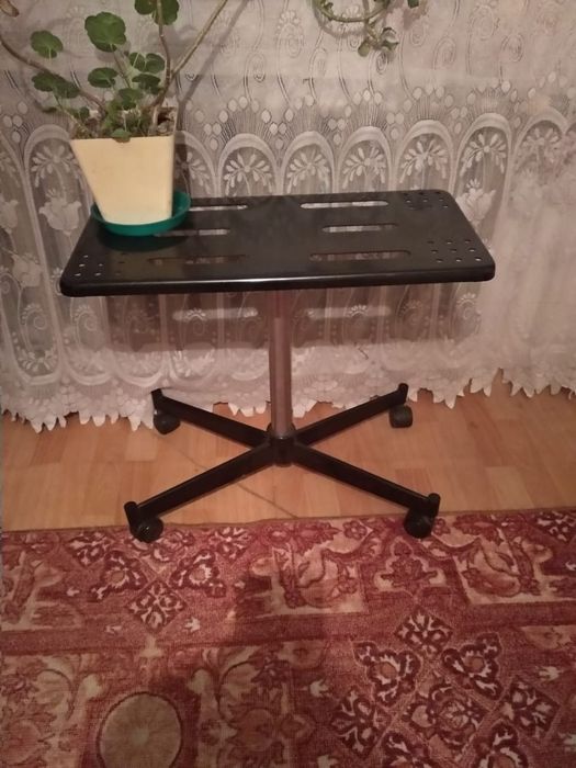 Продам столик железный