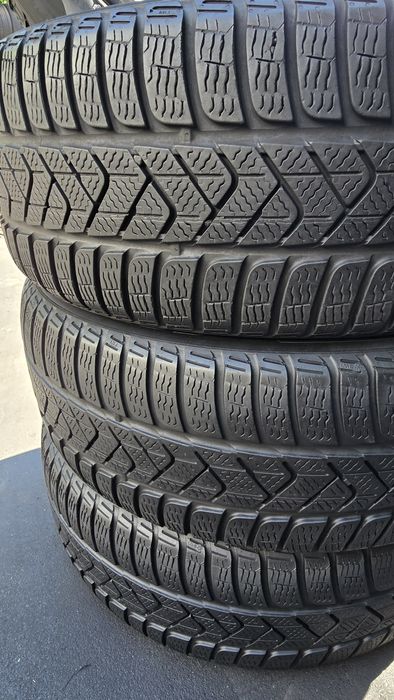 4 anvelope iarnă Pirelli 215/55/17 - transport gratuit