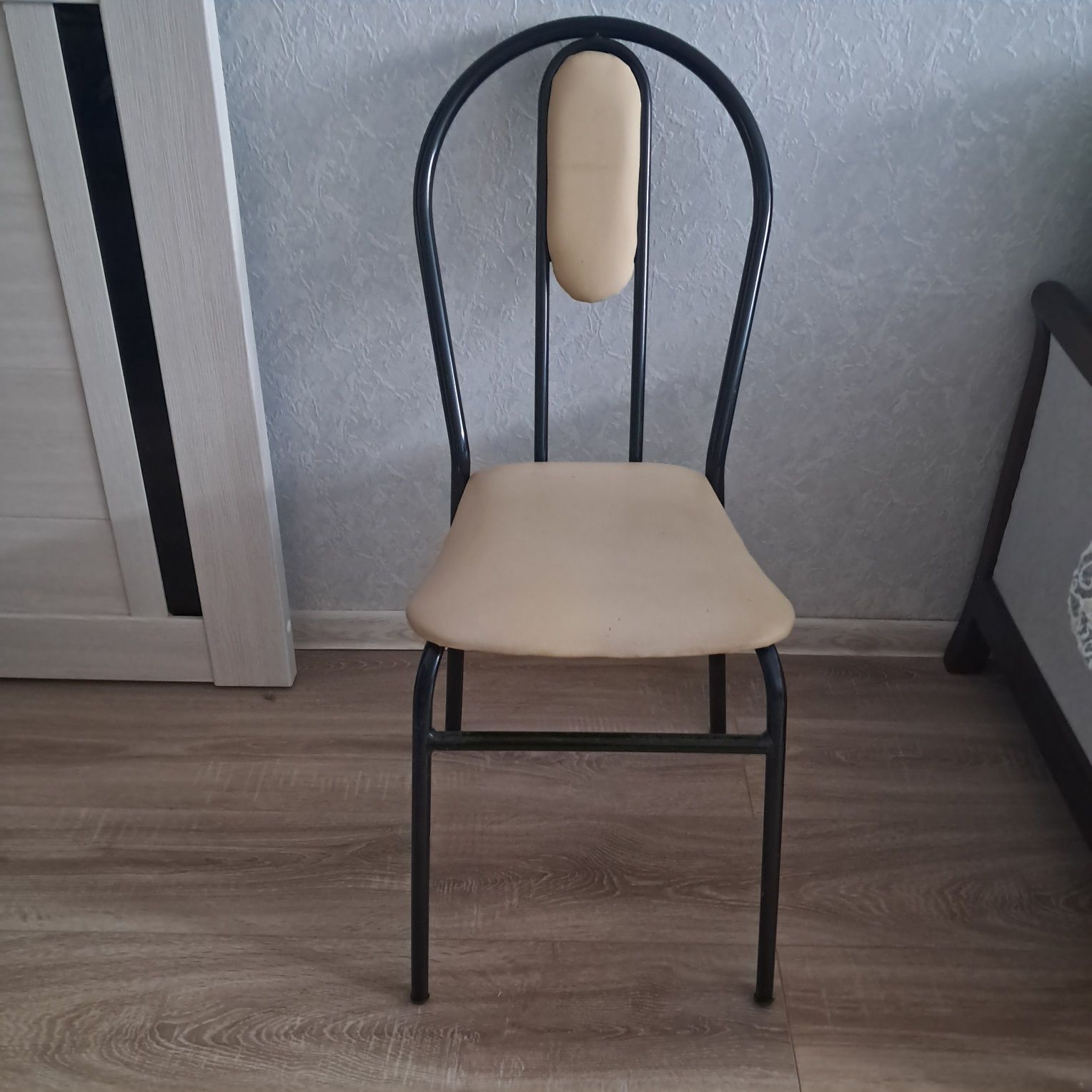 Продам 4-стула. Б/у.