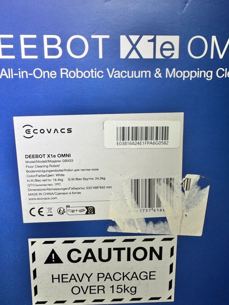 Aspirator robot smart cu statie de curatare.