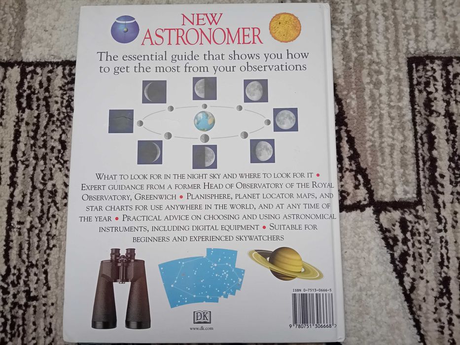 Vând cartea New Astronomer în engleză