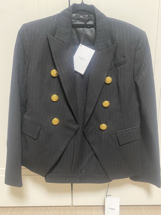 Костюм брючный новый не ношенный с биркой 18000 тысяч