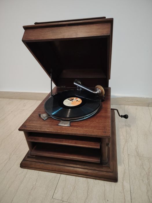 Patefon,gramola de la 1900 original ,impecabil,functional