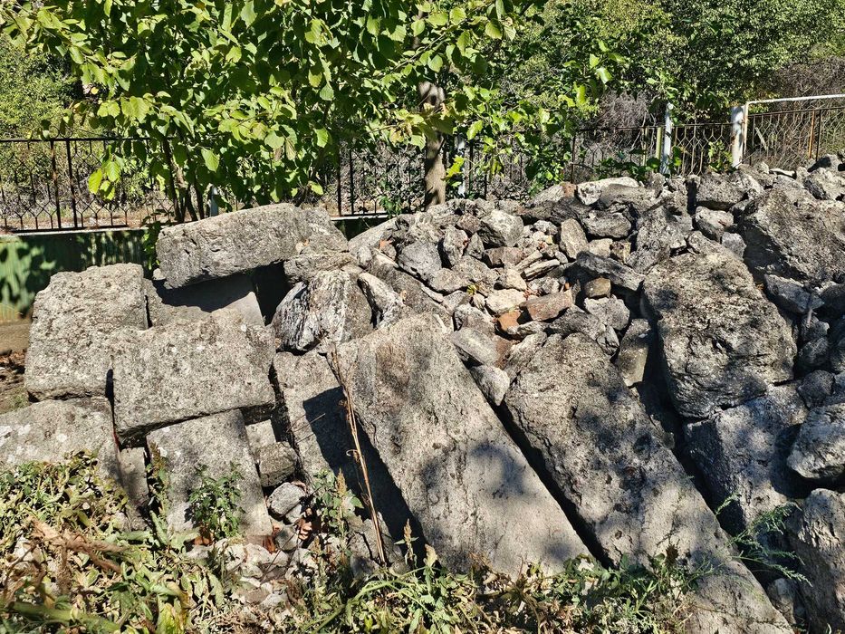 Продавам камъни за строеж (основа или ограда)