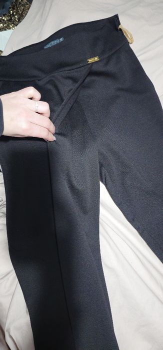 Bluza din paiete și pantaloni