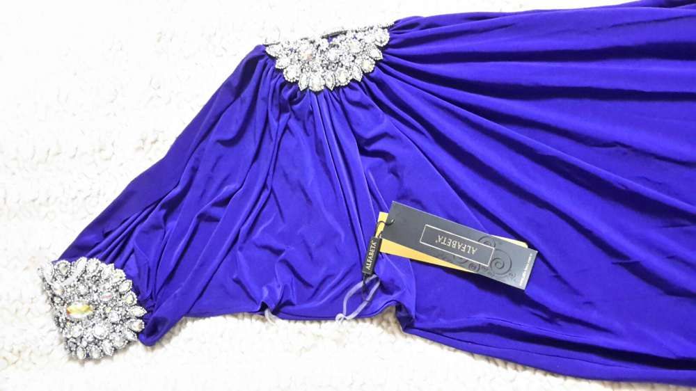 Фирменное,вечернее,новое, красивое платье фирмы ALFA-BETA фиолетовое.