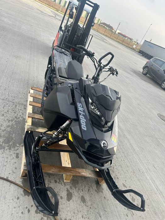 Vand snowmobil Ski-Doo Summit X 850