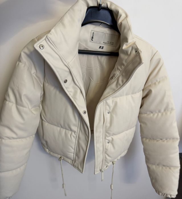 Дънково яке с надписи и кожено бомбър зимно яке