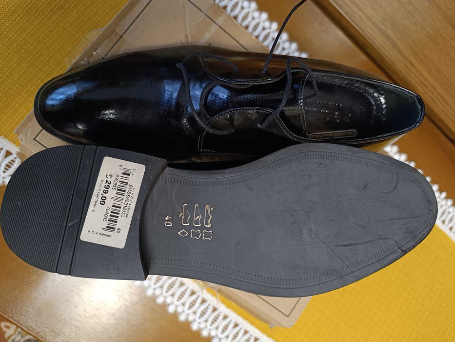 Vând pantofi ceremonie D's Damat Nr 40 noi, nepurtați