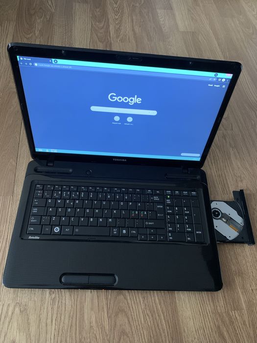 Laptop Toshiba display mare 17,3 inch,500gb m,4gb ram.Cititi anuntul.