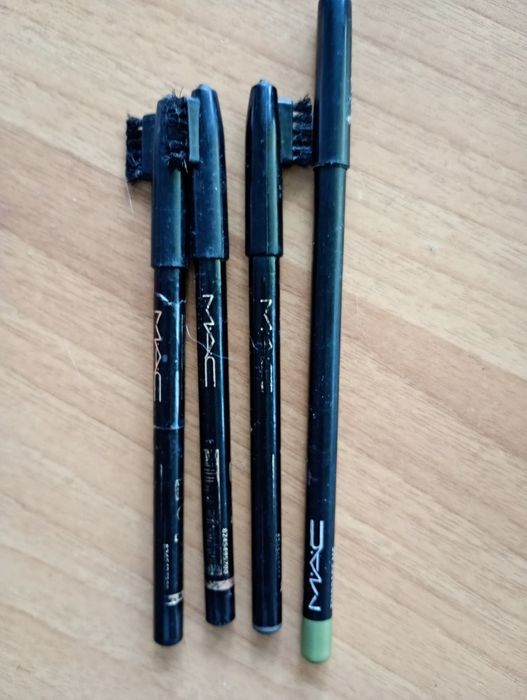 Козметика МАС-основа за грим,коректори,гланцове,пудра и моливи