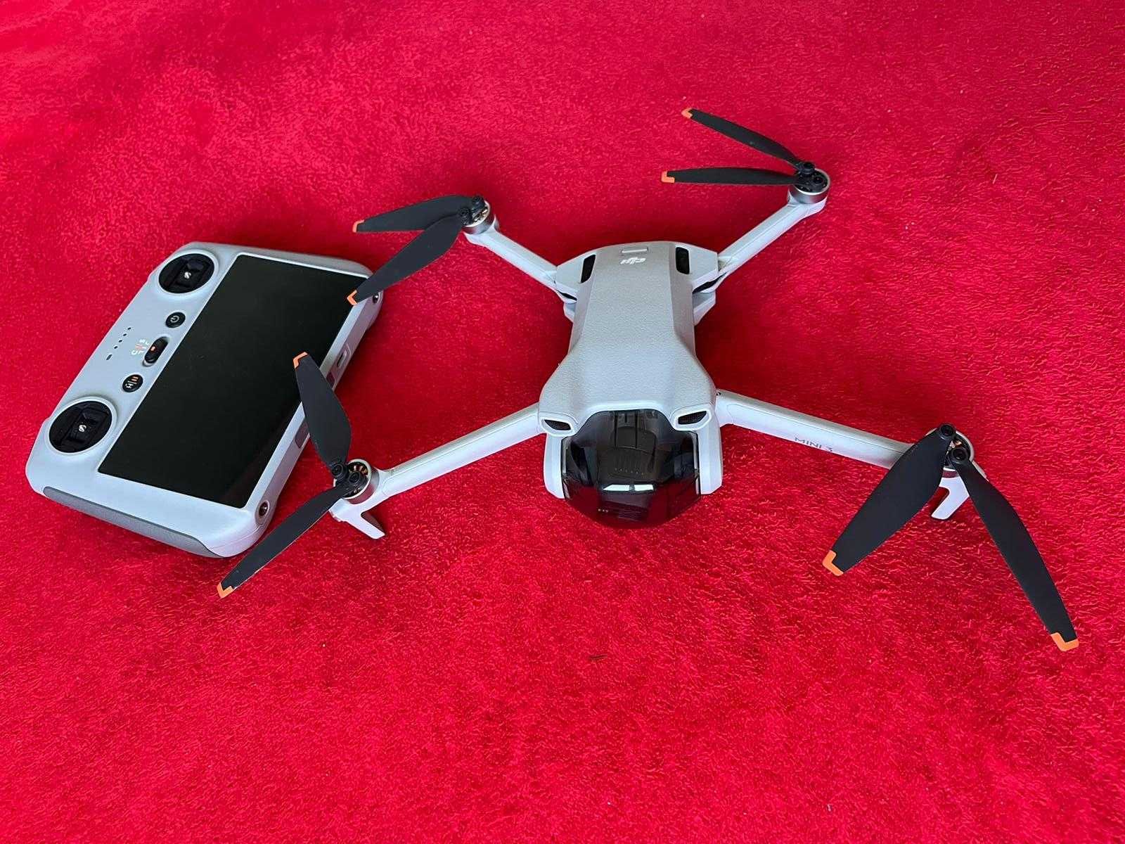 Drona DJI Mini 3, cu RC si 12 luni DJI Care Refresh