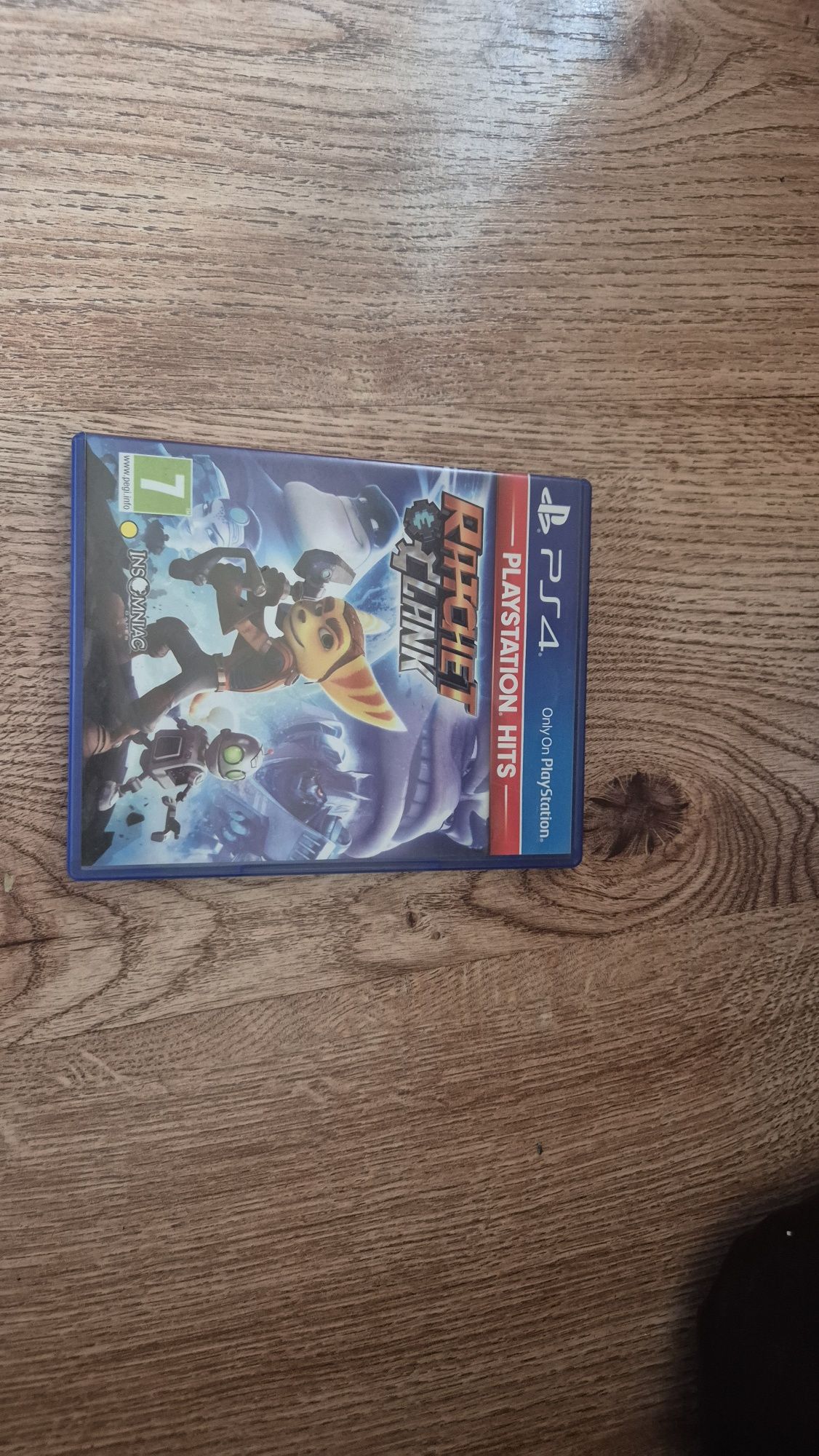 Плейстейшън 4 с 33 игри  и два джойстика