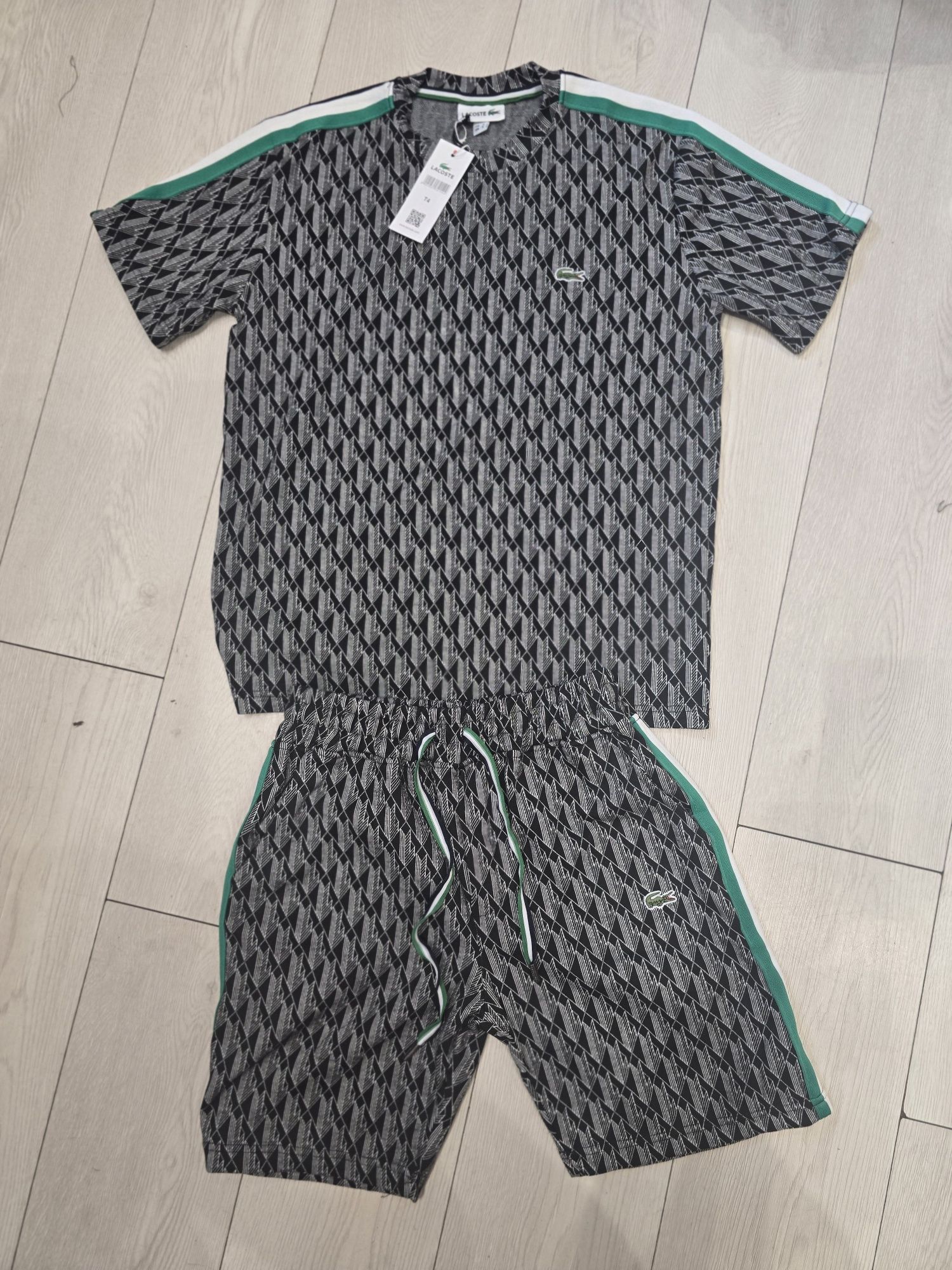 Compleu Lacoste , Dsquared2 , Amiri pantaloni si tricou calitate premi