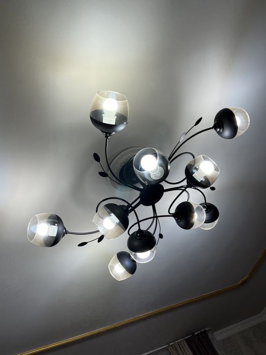 Продам навесную люстру