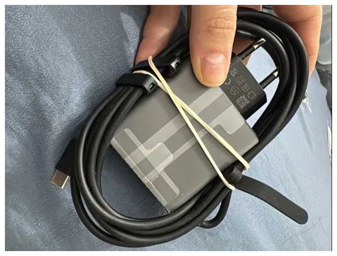 от Яндекс станции Алиса-2 и на МИДИ- оригинал блок питания, зарядка