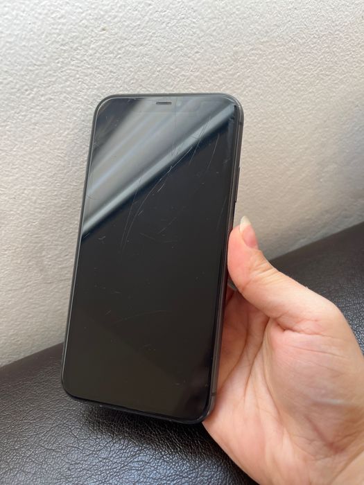 Продавам Iphone 11 64GB