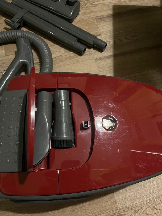 Продается почти новый пылесос Дэу