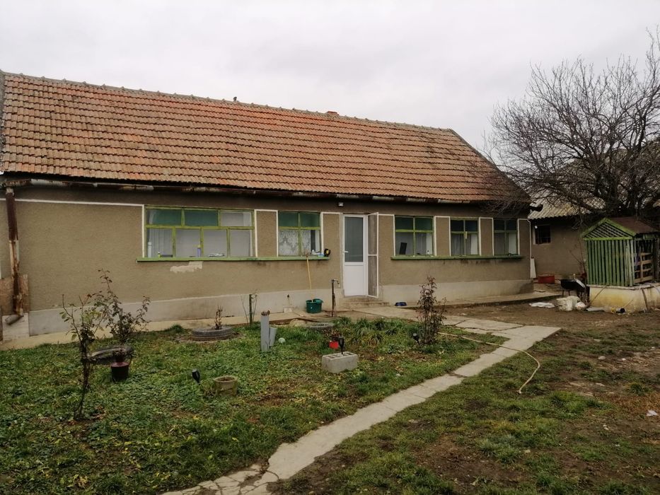 Vând teren de 3000mp cu casă în Gepiu