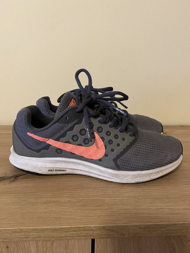 Дамски маратонки Nike-38