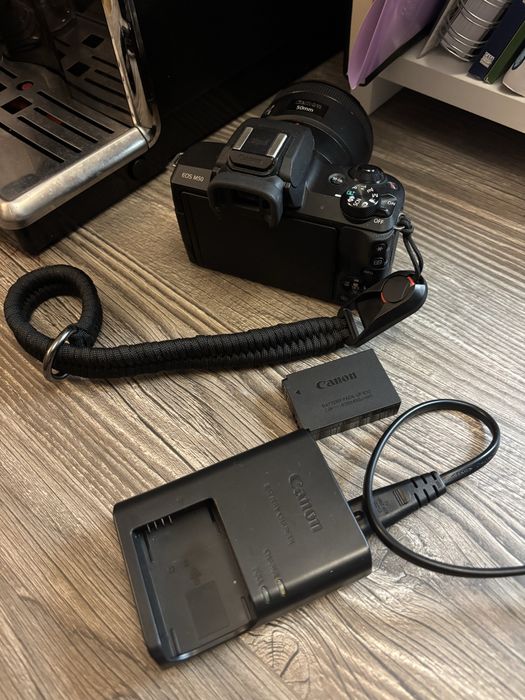Canon M50 + obiectiv 18-55
