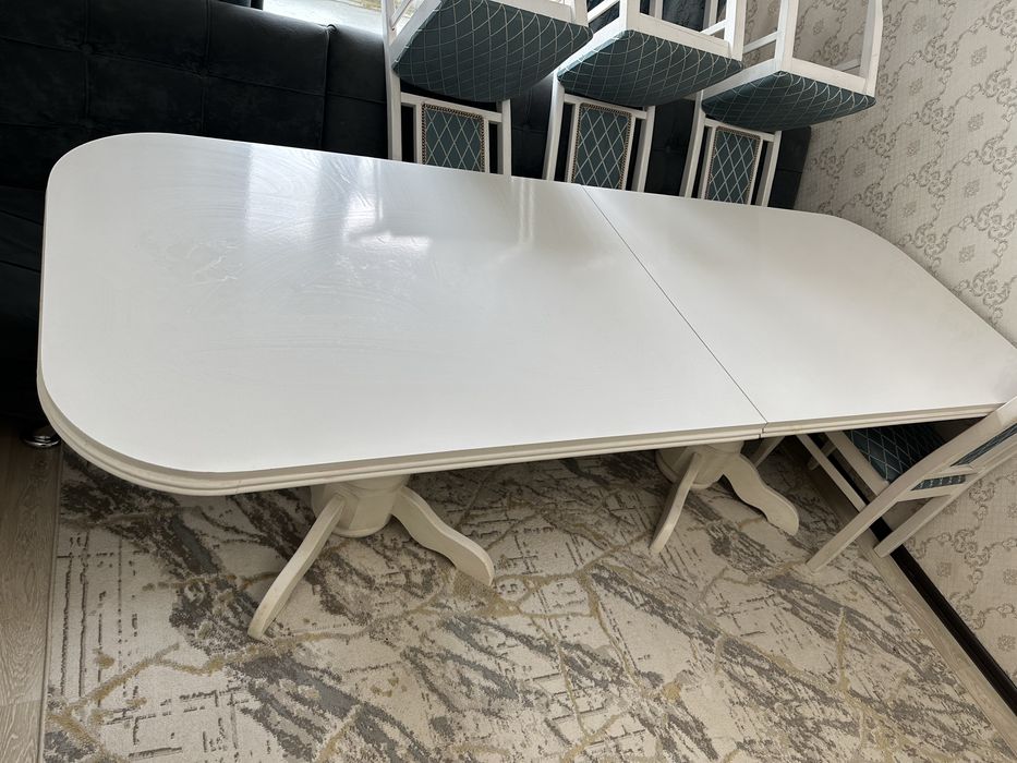 Стол со стульями