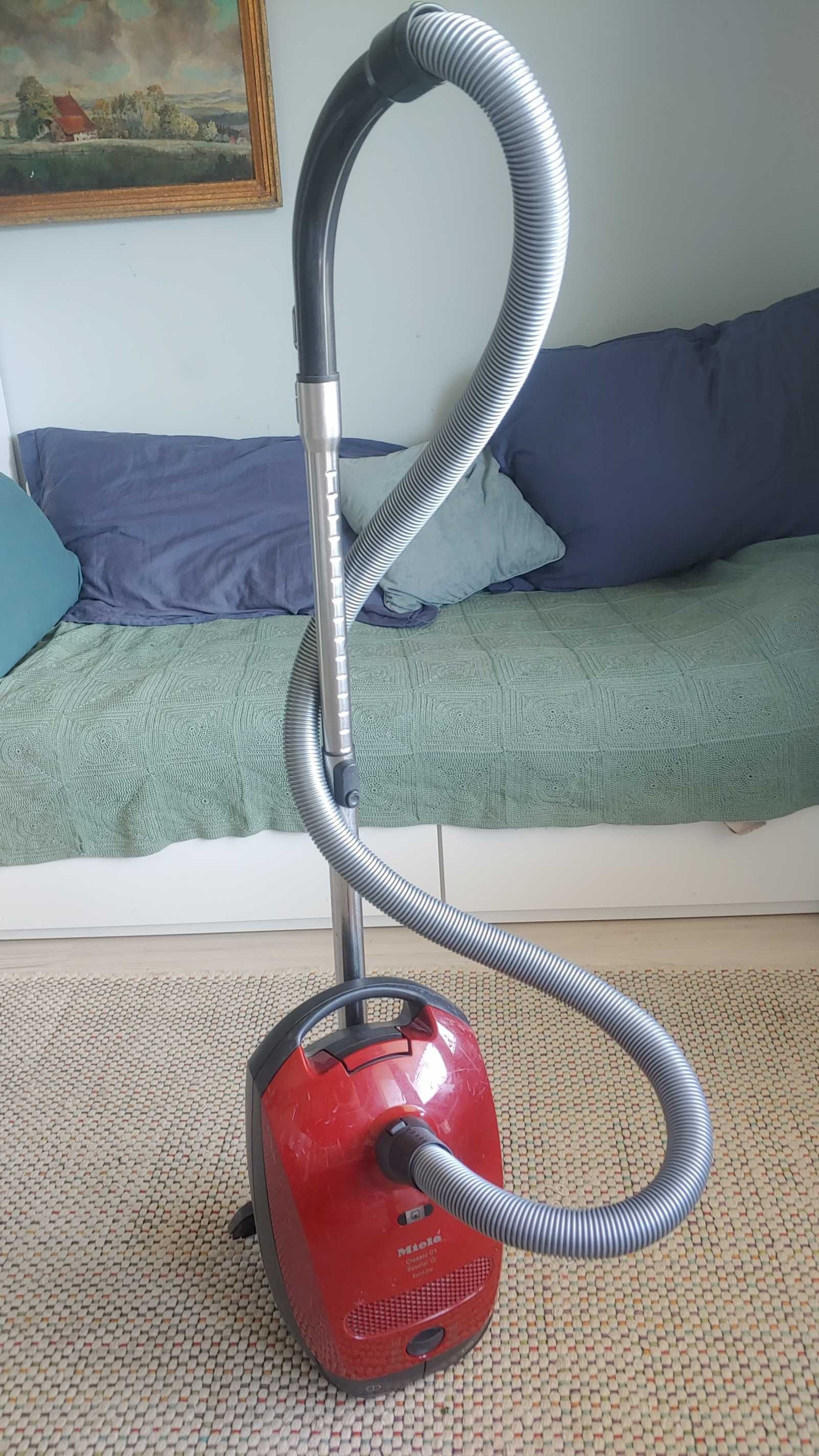 Прахосмукачка MIELE CLASSIC C1