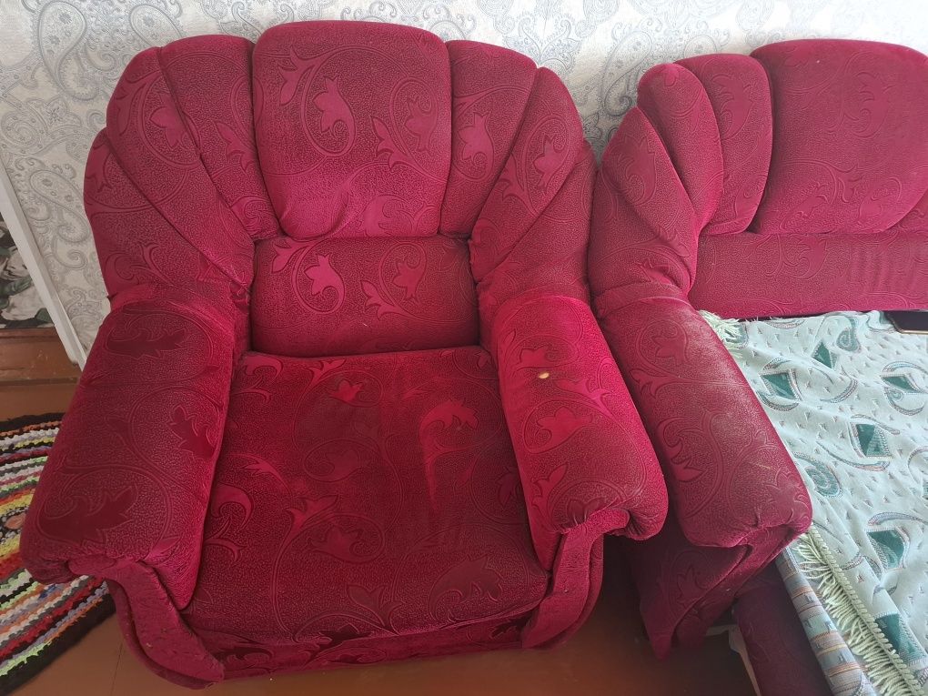 СРОЧНО Продам диван и 2 кресла