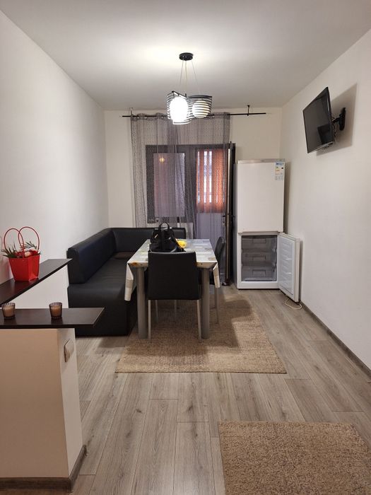 Inchiriez apartament