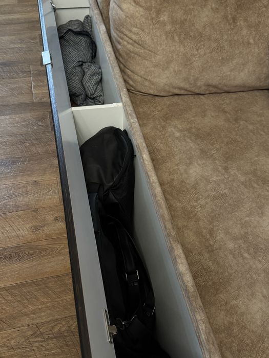 Продается угловой диван в отличном состояние