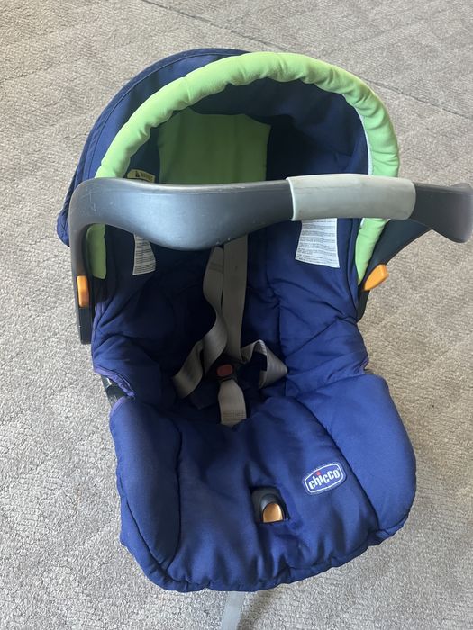 Автокресло chicco для детей от 0 до 18 месяцев