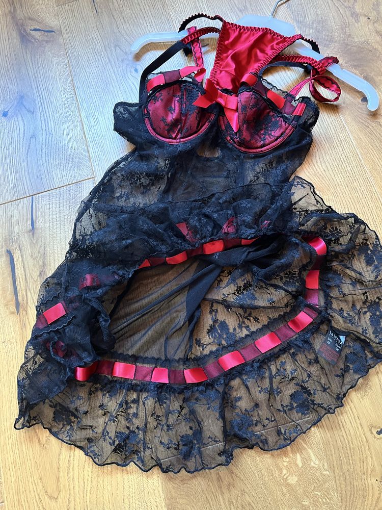 Set lenjerie La Senza marime 36/38 - negru- rosu