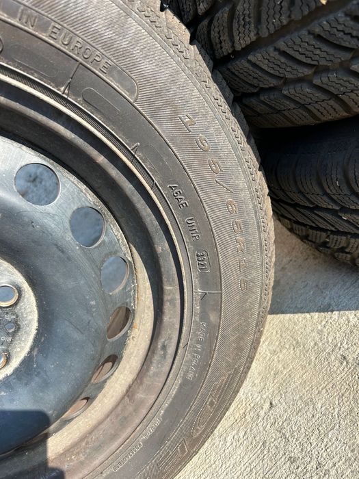 Roti de iarna cu jante de tabla cauciucuri debica .Folosite un sezon