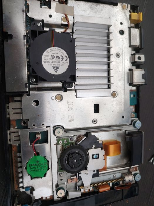 PS 2 în stare de funcționare dar fără cabluri sau manete
