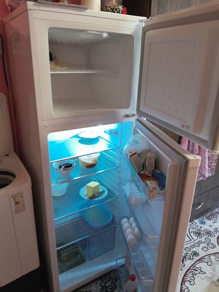 Холодильник продаётся