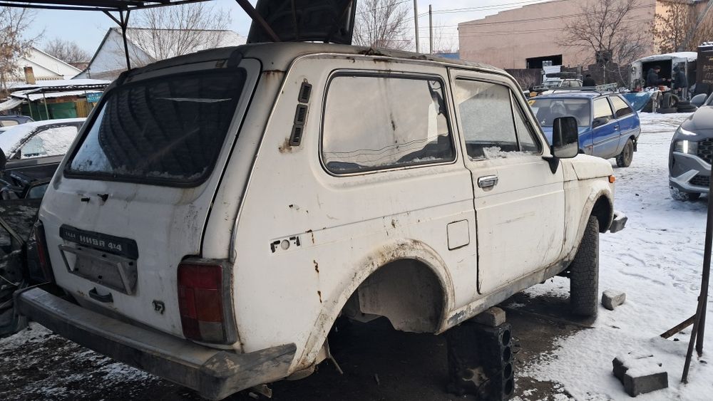 Продам кузов от нивы ваз 2121 не гнилой есть другие запчасти