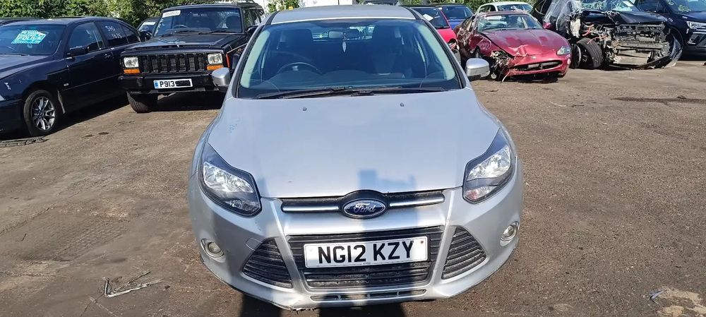 Dezmembrari / Dezmembrez Ford Focus 3 1.6 DV6 cutie viteze manuală 6 trepte cod culoare Moondust Silver (Metallic)