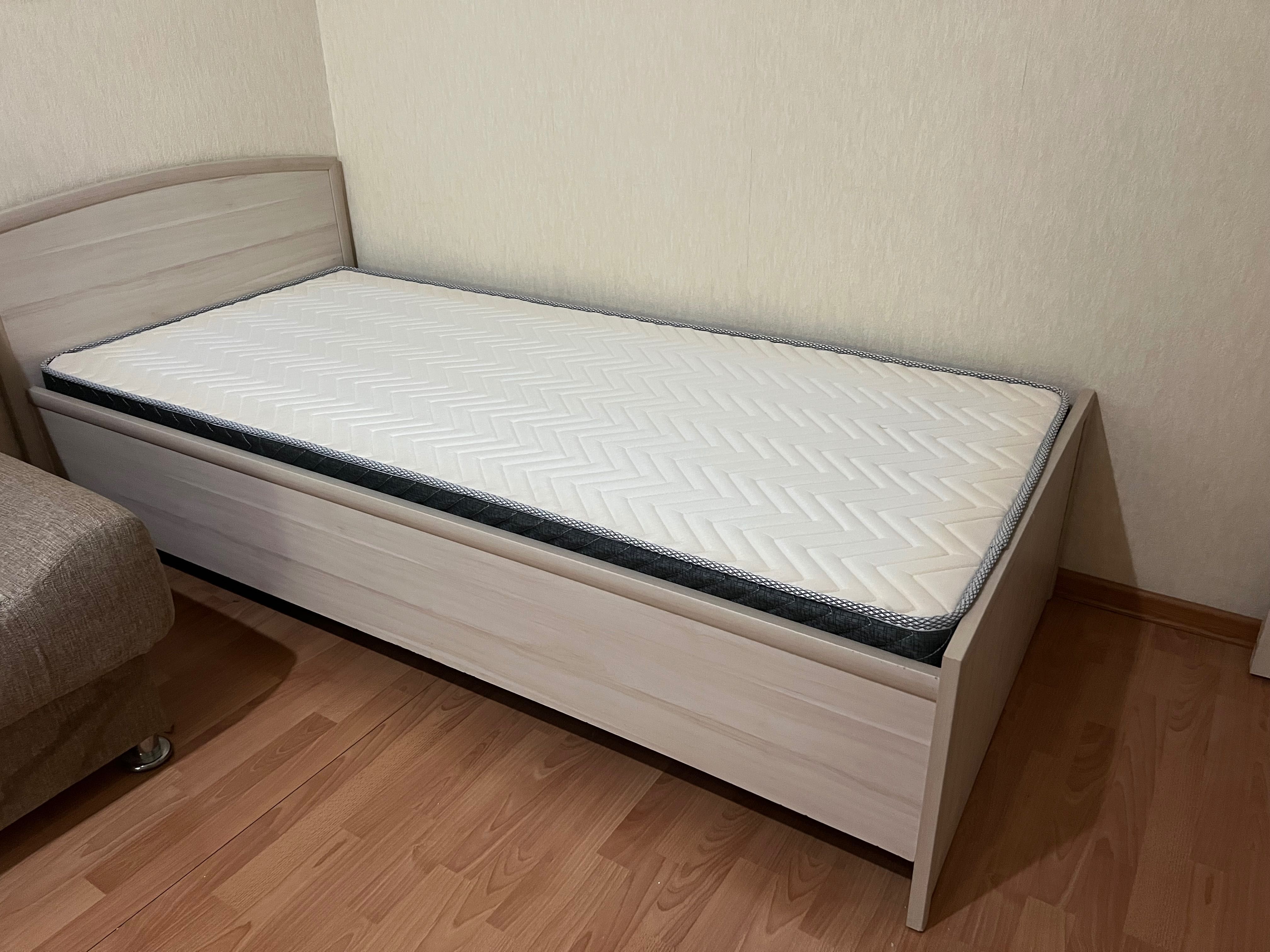 Кровать б/у 204х95 с матрасом