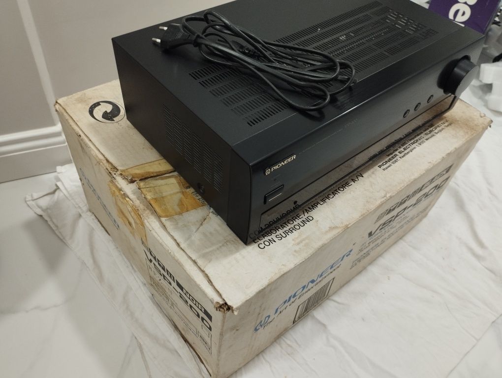 Усилвател Pioneer VSP-200