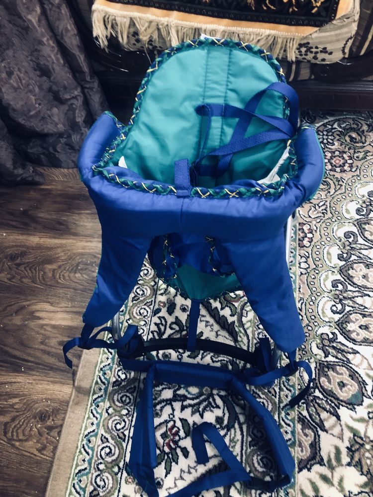 Рюкзак-стульчик для малышей