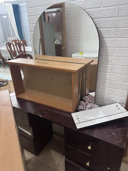 Комоды продоется, полки все есть