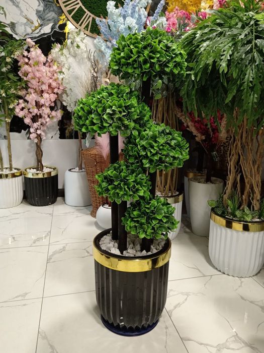 Искусственные деревья и растения цветы декоративные элементы.