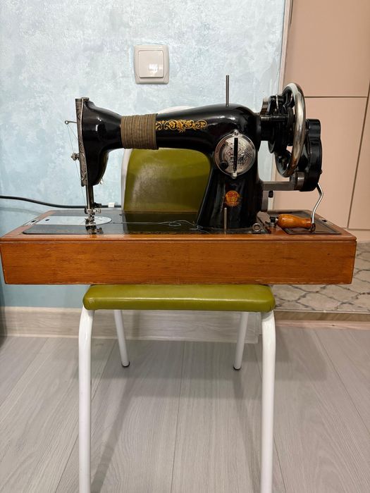 Продаю советскую ручную швейную машинку