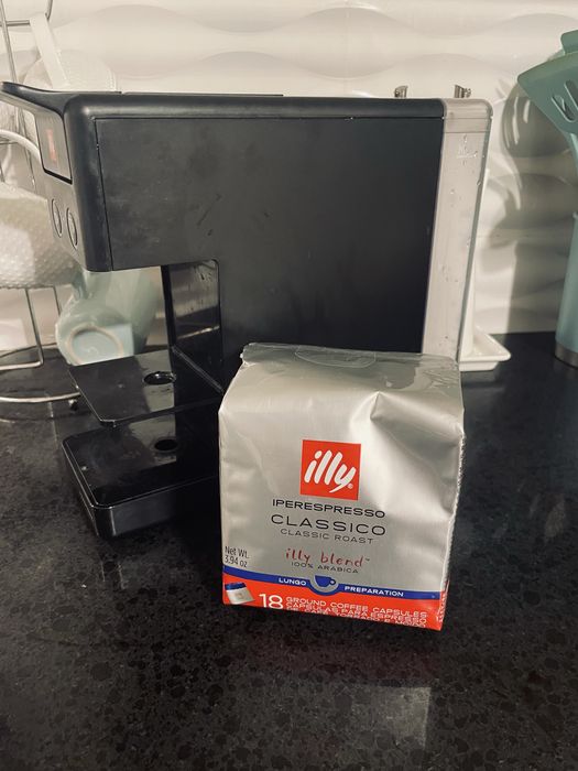 Espressor Illy Francis Y3.3 Iperespresso + 18 capsule cafea