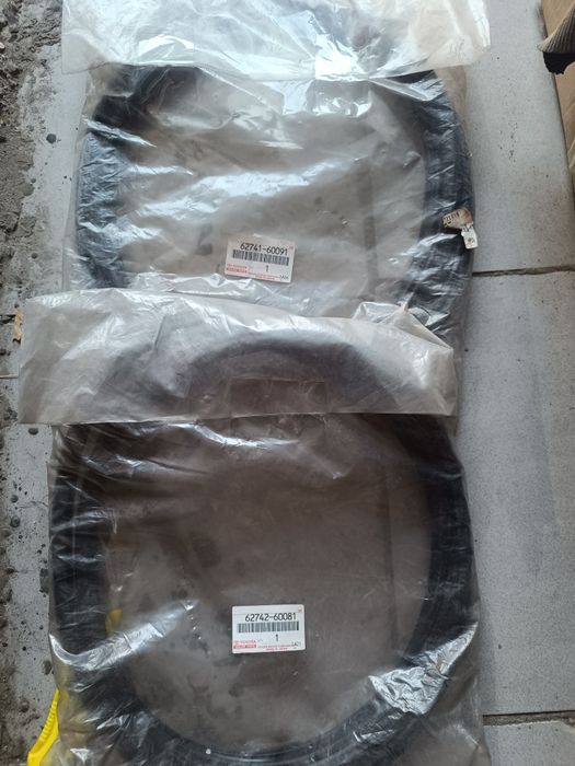 Уплотнитель стекла багажного отсека Toyota land cruiser 100