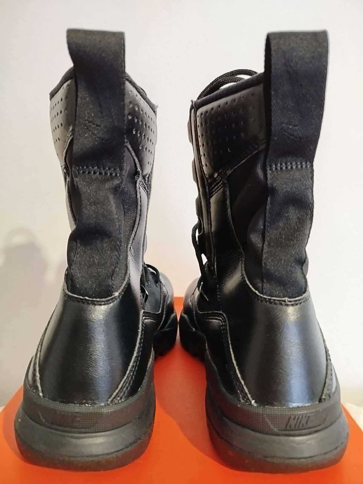 Nike Special Field Boot 2 8 Inch
Black marimea 39 bocanci